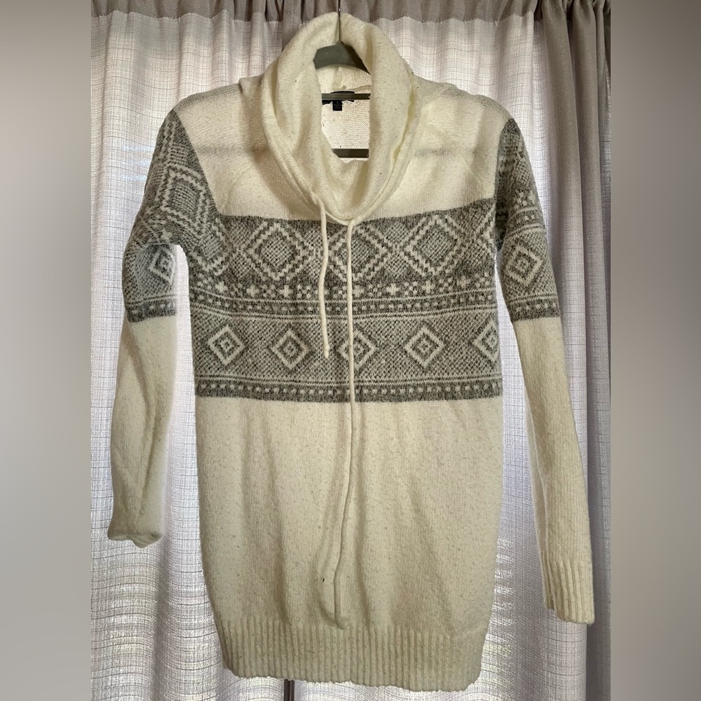 Lety & Me Cowl Neck Sweater. Size small, great for cold weather